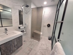 ห้องทวิน | ห้องน้ำ