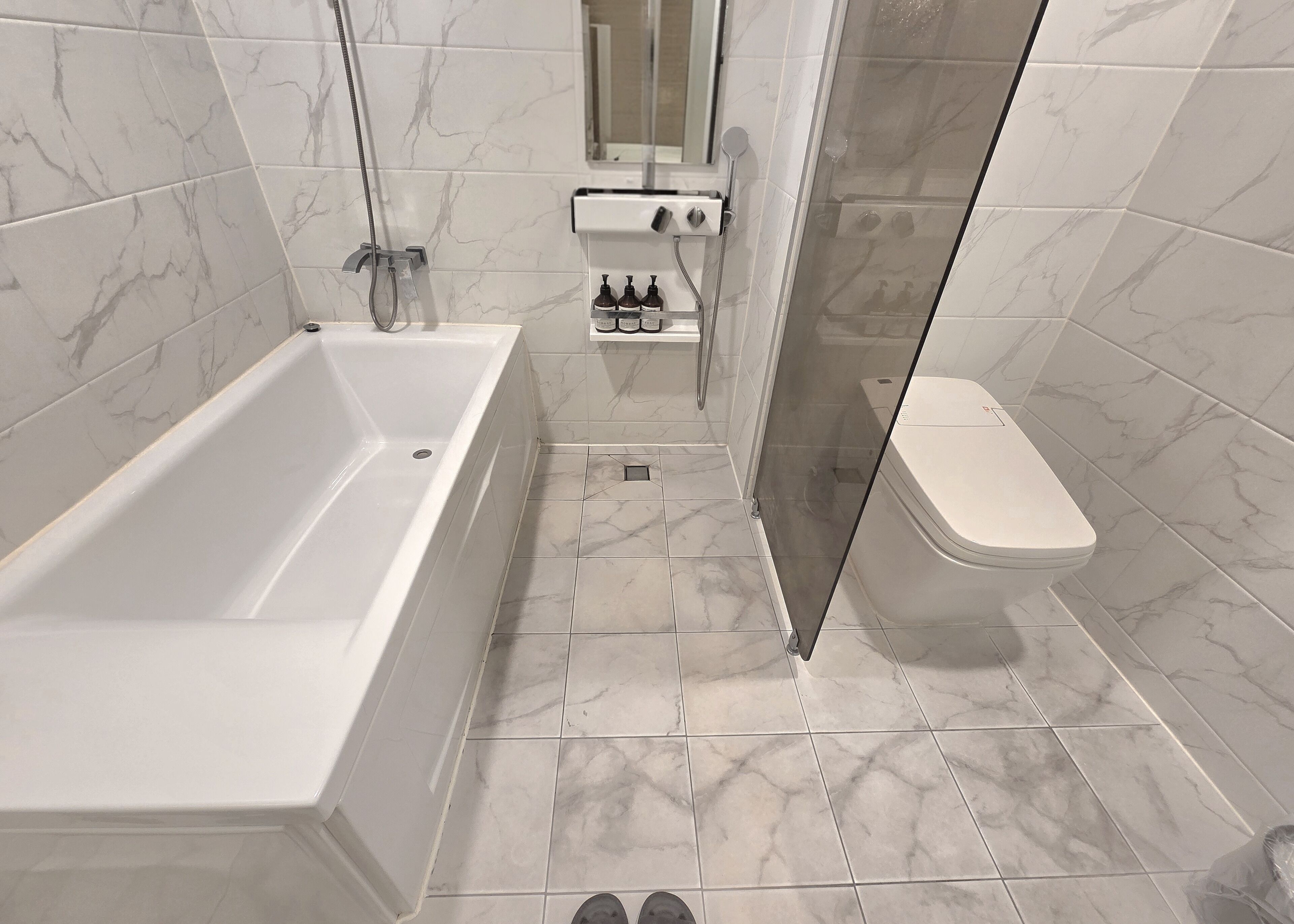 Quarto luxo | Banheiro | Secador de cabelo, roupões de banho, bidê, toalhas de banho