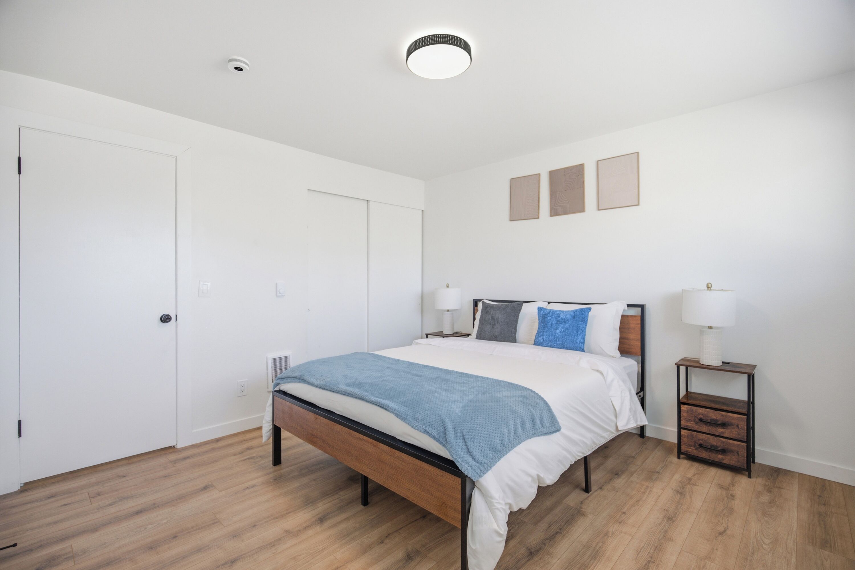 3 bedrooms, desk, iron/ironing board, free WiFi