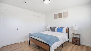 3 bedrooms, desk, iron/ironing board, free WiFi