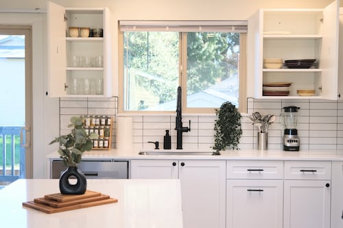 Modern Home - Close to Downtown and SEATAC - Sleeps 8