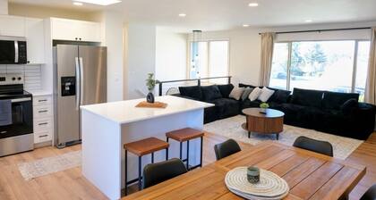 Modern Home - Close to Downtown and SEATAC - Sleeps 8