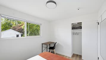 3 bedrooms, desk, iron/ironing board, free WiFi