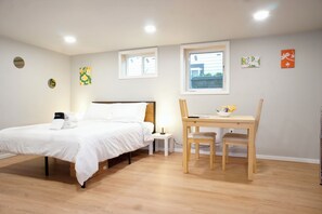 WiFi, bed sheets - Phenomenal studio in Seattle perfect for your city getaway near UW with Parking (Seattle)