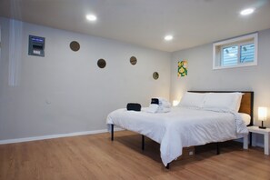 WiFi, bed sheets - Phenomenal studio in Seattle perfect for your city getaway near UW with Parking (Seattle)