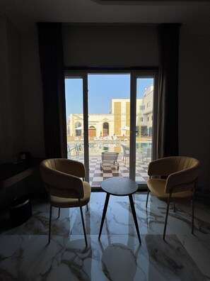 Doppia Executive, vista piscina | Interni