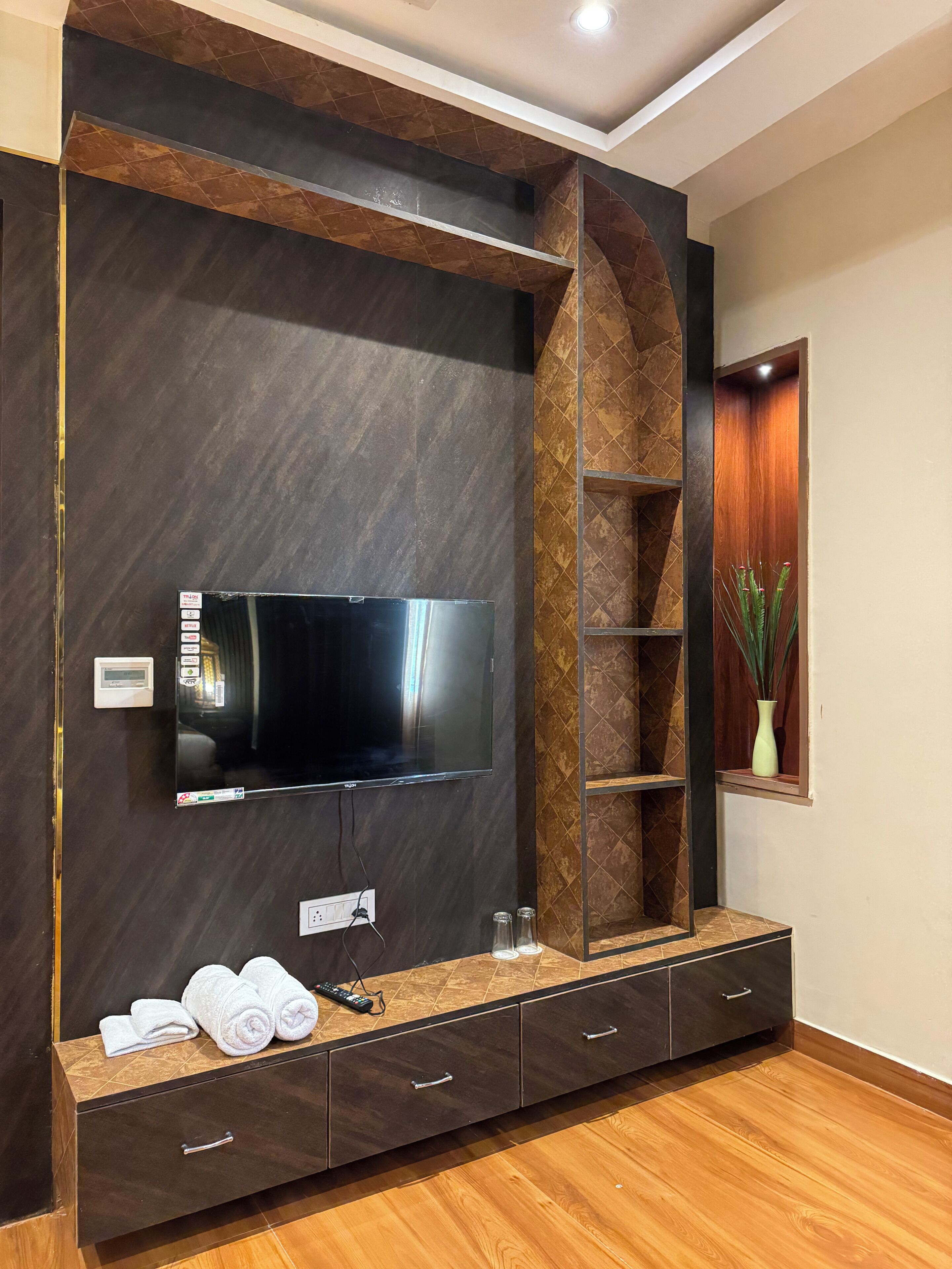 Presidential Studio Suite, City View | Interior