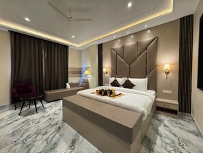 Royal Double or Twin Room | In-room safe, desk, laptop workspace, free WiFi - VRINDA HOTELS (Sitapur)