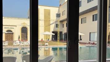 Executive tweepersoonskamer, uitzicht op zwembad | Zwembad