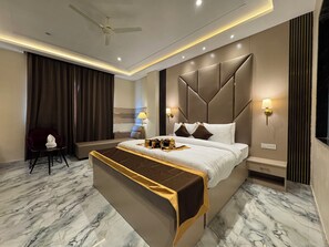Royal Double or Twin Room | In-room safe, desk, laptop workspace, free WiFi - VRINDA HOTELS (Sitapur)