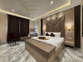 Habitación Royal con 1 cama doble o 2 individuales | Caja fuerte, escritorio, espacio para trabajar con un portátil