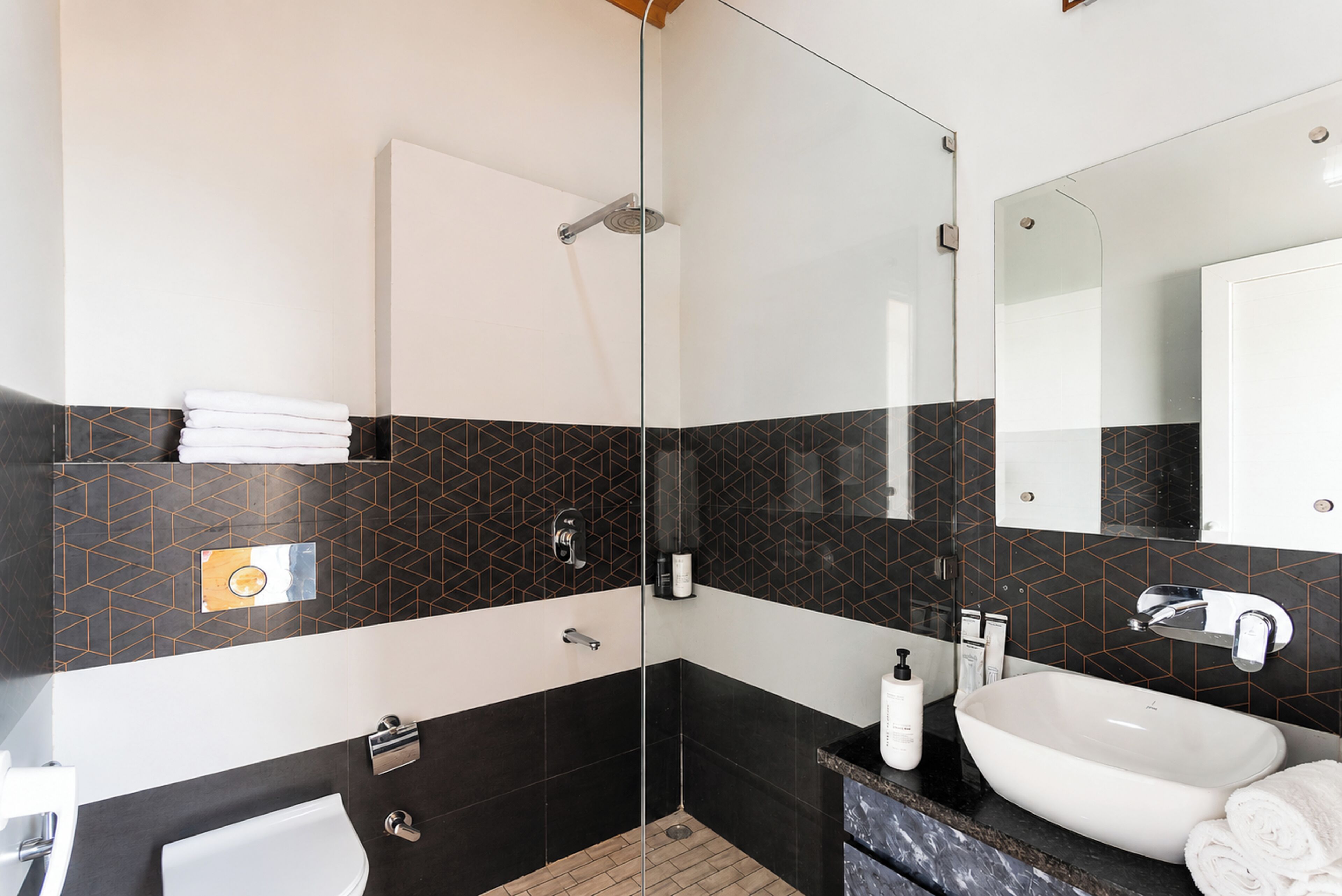 Habitación doble superior, balcón, vista al lago | Baño