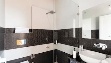 Habitación doble superior, balcón, vista al lago | Baño
