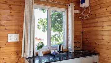 Habitación familiar, balcón, vista a la montaña | Servicios de la habitación