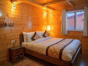 Habitación familiar, balcón, vista a la montaña | Tabla de planchar con plancha y wifi gratis 