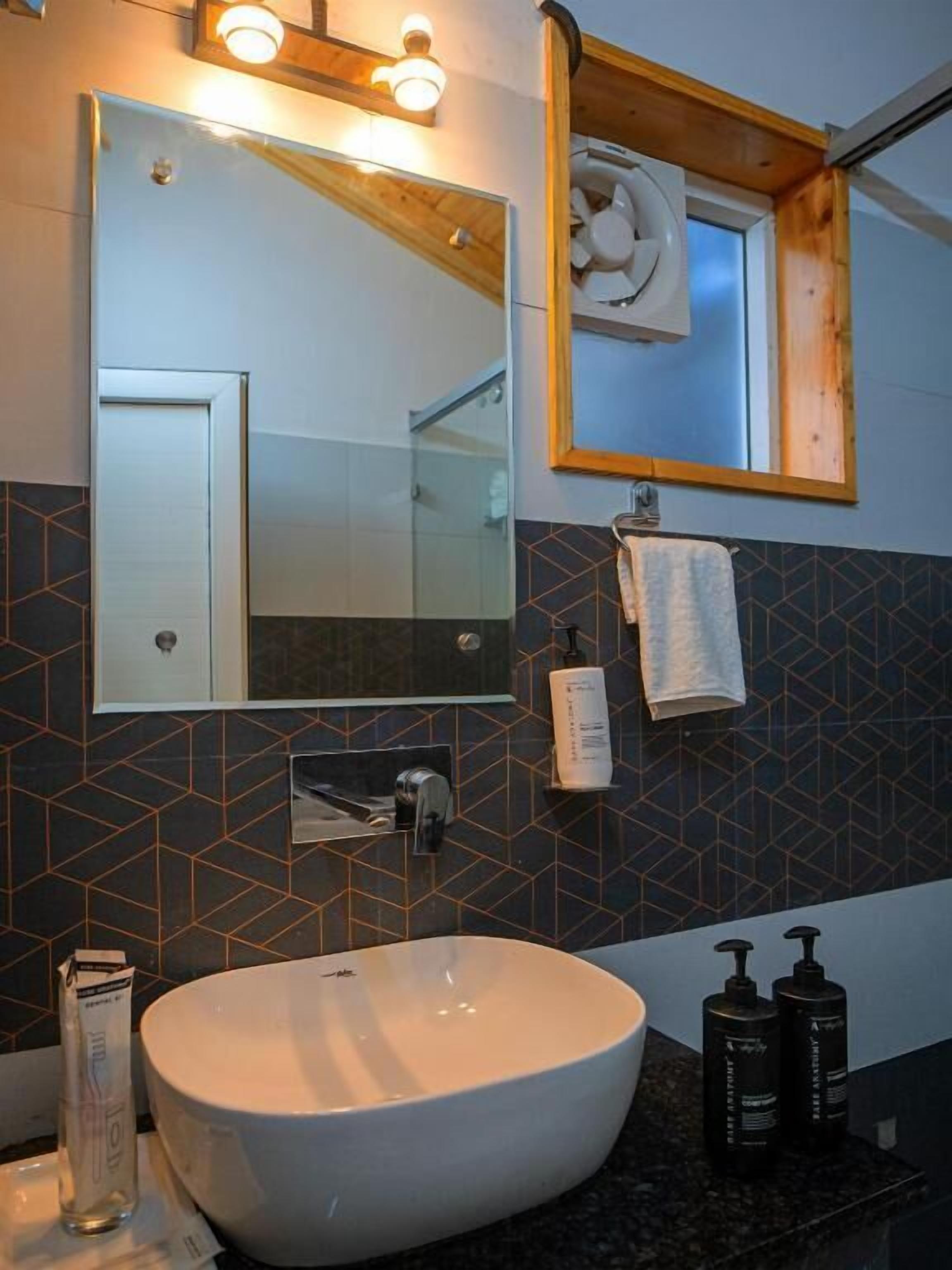 Familieværelse - balkon - bjergudsigt | Badeværelse