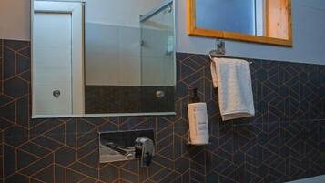 Familieværelse - balkon - bjergudsigt | Badeværelse