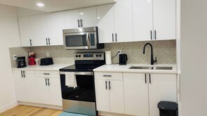 Private kitchen - Lucas Cozy basment 1 (Edmonton)