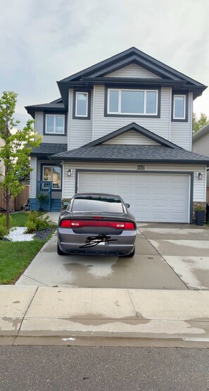 Exterior - Lucas Cozy basment 1 (Edmonton)