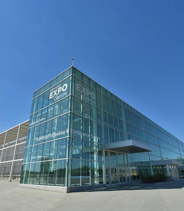 Exterior - Lovely Beacon Heights (Edmonton)