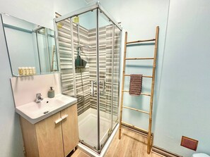 Shower, hair dryer - Max Crib Sea View Apart with AC and Garage (Armação de Pêra)