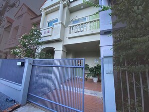 Exterior - A House near Mahidol Salaya (Tambon Salaya)