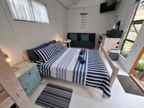 1 bedroom, iron/ironing board, Internet, bed sheets - Petite Cottage Plett close to town (Plettenberg Bay)