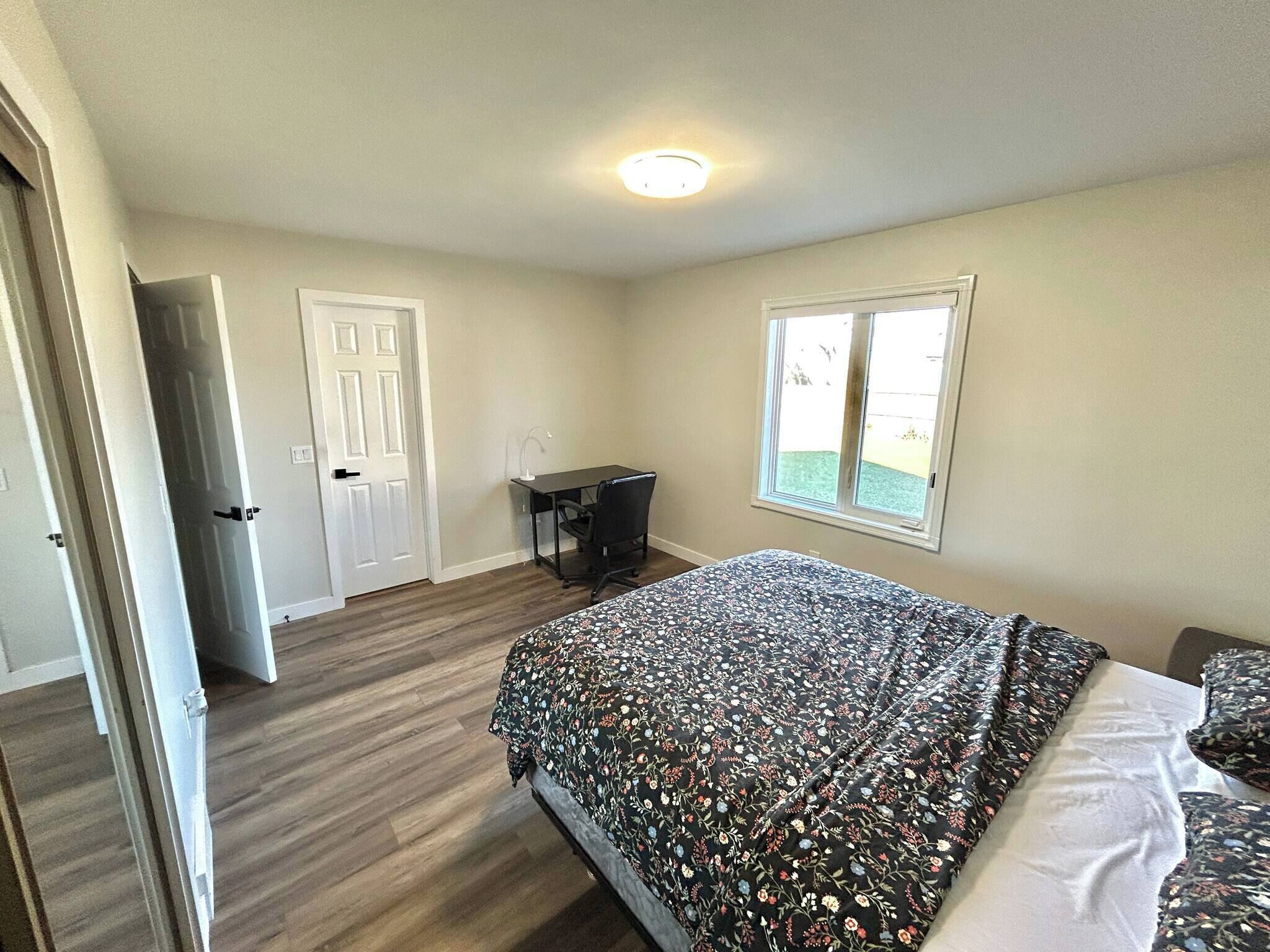 3 habitaciones, tabla de planchar con plancha, internet y ropa de cama 