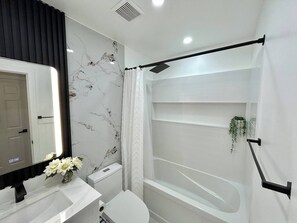 Shower, towels - Modern Luxury in Richmond West (Winnipeg)