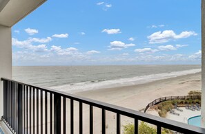 Property grounds - Walk to Beach + Pool Access | Beachfront Condo + Oceanview | 313 Seascape (Isle Of Palms)