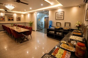 Daily buffet breakfast for a fee - SUNBURRY HOTEL TAPOVAN RISHIKESH (Rishikesh)