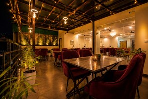Terrace/patio - SUNBURRY HOTEL TAPOVAN RISHIKESH (Rishikesh)