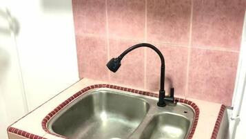 Triple Room, Non Smoking, Private Bathroom | Interior