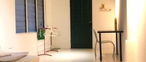 Habitación individual básica, no fumadores, baño privado | Interior