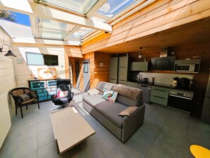 TV - Le Chalet Sablais 150m from the beach (Les Sables-d´Olonne)