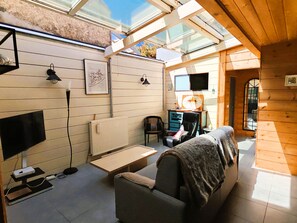 TV - Le Chalet Sablais 150m from the beach (Les Sables-d´Olonne)