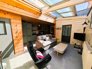 TV - Le Chalet Sablais 150m from the beach (Les Sables-d´Olonne)