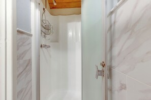 Hair dryer, towels - Condo 1 Mi to Village | Pool + Resort Amenities (Mammoth Lakes)