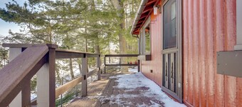 Peaceful Lakefront Cabin, 5 Mi to Dtwn Minocqua!