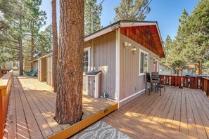 Terrace/patio - Big Bear Nature Escape! Cabin 7 Mi to Lake (Big Bear)