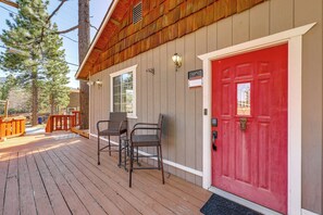 Terrace/patio - Big Bear Nature Escape! Cabin 7 Mi to Lake (Big Bear)
