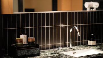 Comfort Double Room, City View | Bathroom