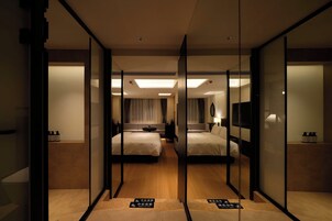 Kamar Double Desain, pemandangan kota | Kamar mandi | Perlengkapan mandi gratis, pengering rambut, sandal, dan handuk