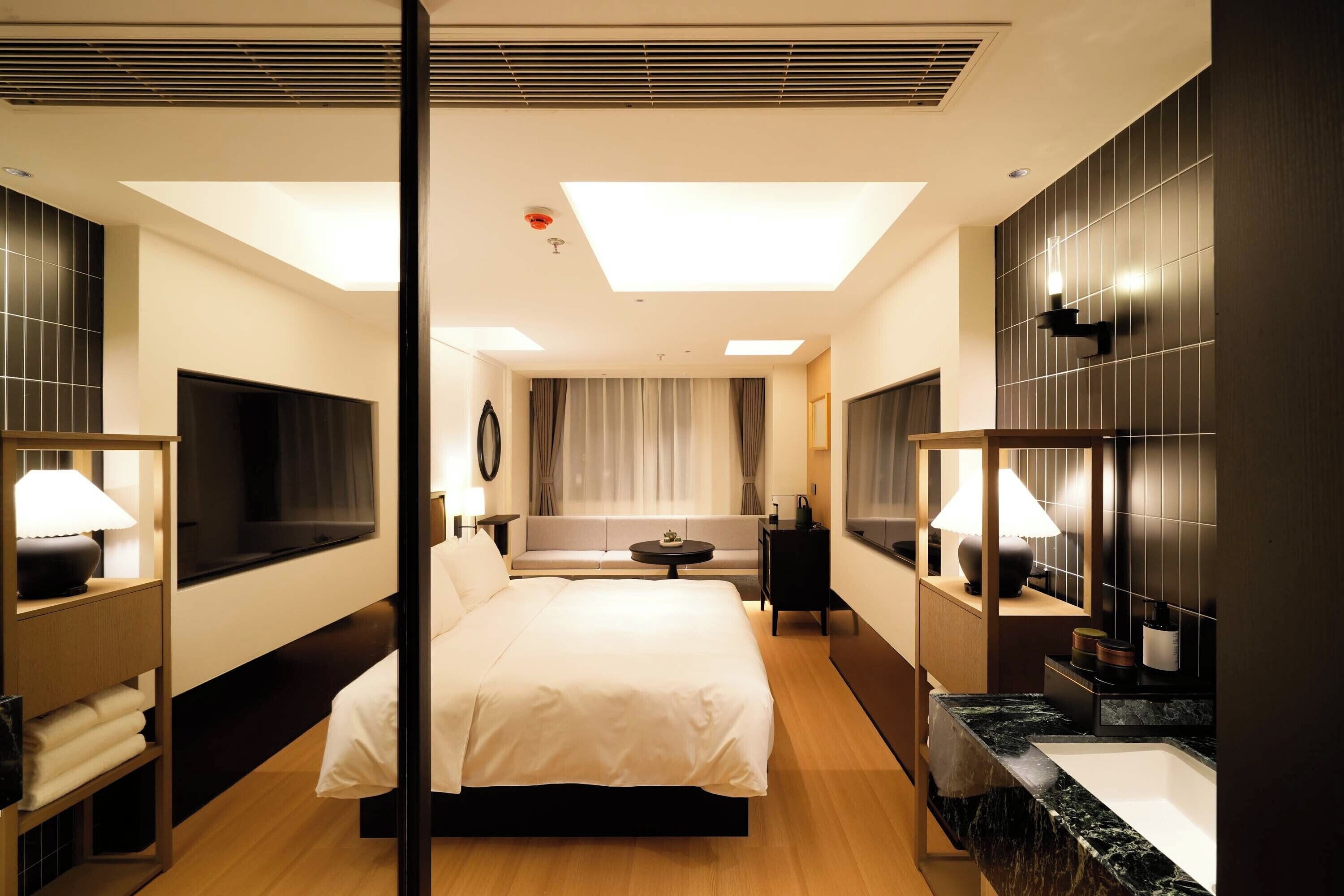 Quarto casal design, vista para a cidade