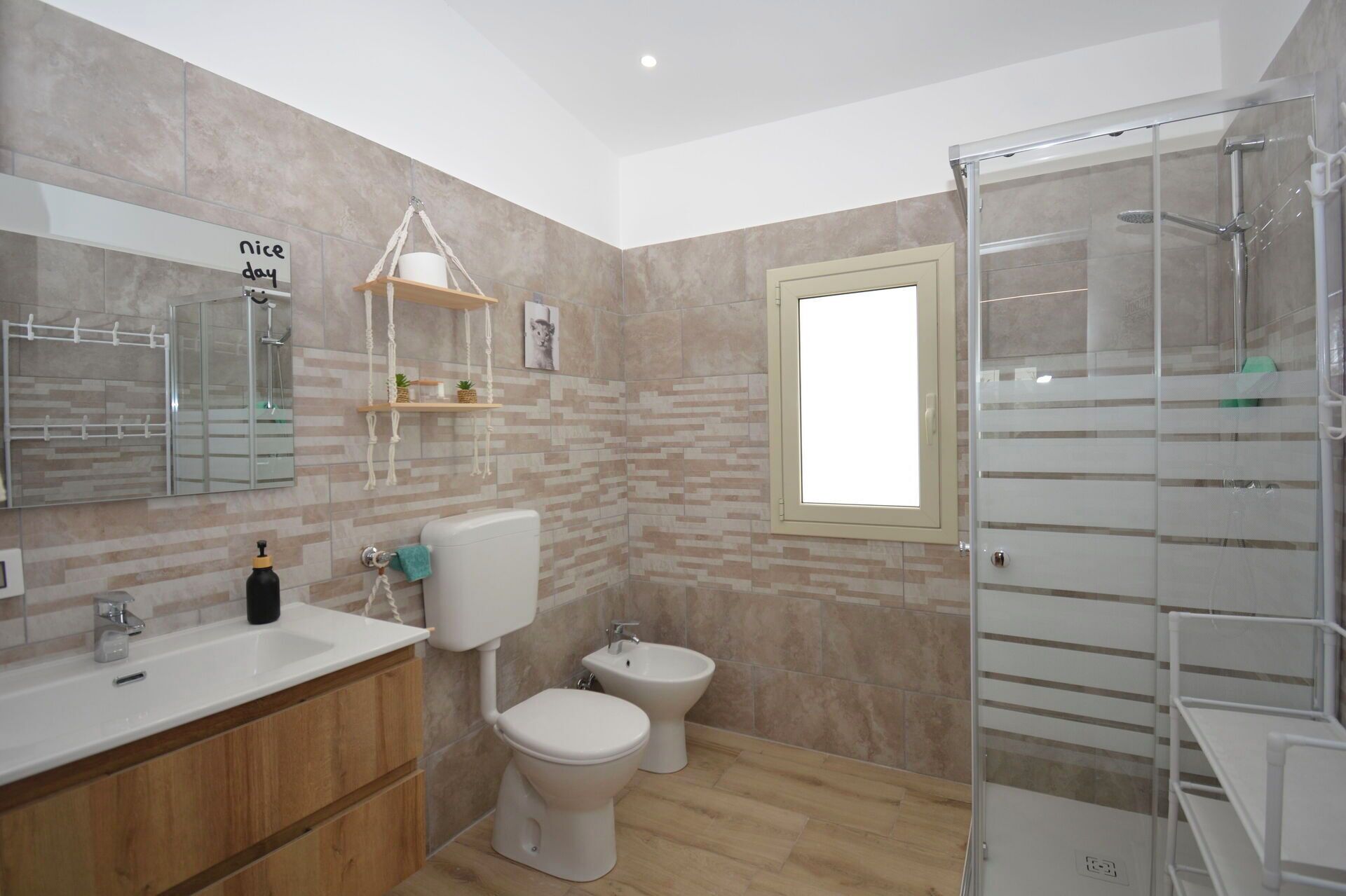 Doccia, asciugacapelli, bidet