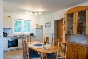 Dining - Comfortable vacation home on the beach in Zingst with terrace and garden - Am Deich (Zingst)