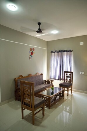 Suite, balcón, vistas al río | Zona de estar