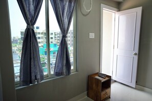 Suite, balcón, vistas a la ciudad | Interior