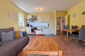 TV, stereo - Central but quiet, balcony, free swimming pool and sauna - Villa Elisenhof Elli 5 (Göhren)