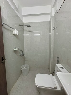 Deluxe Room | Bathroom